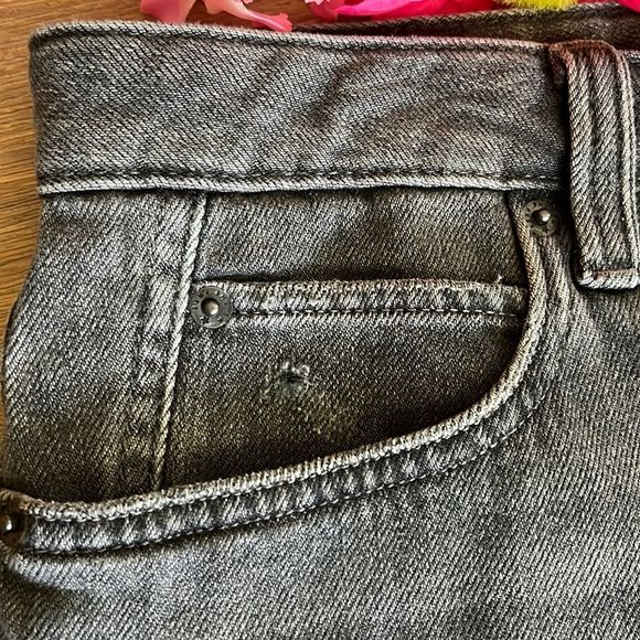 FREE PEOPLE - Romeo Rolled Cut Off Denim Shorts Black Mambo Size 30 - Picture 3 of 14